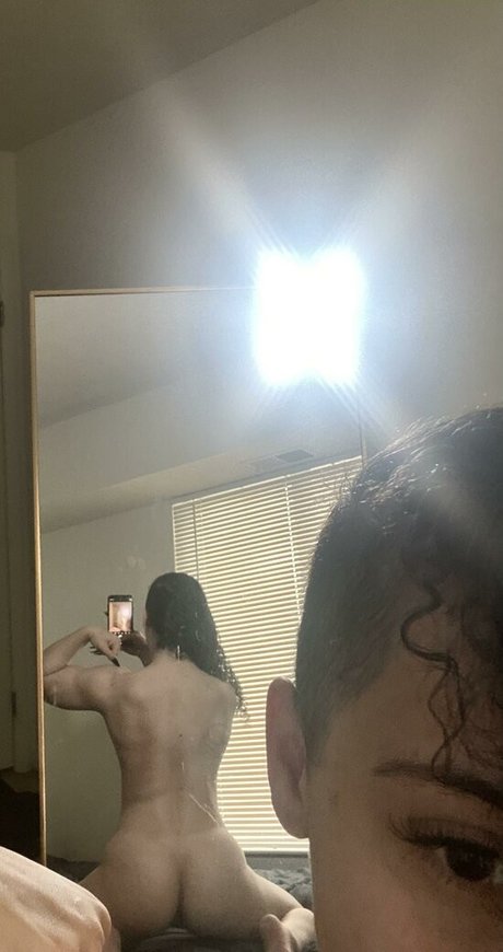 Curly Exotic ホット女優 写真