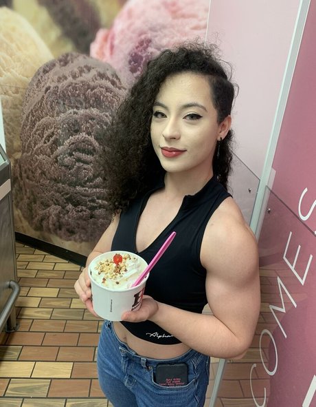 Curly Exotic ポルノスター セックス 画像