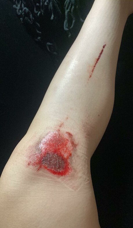 Curly Exotic エロティックなモデル 写真