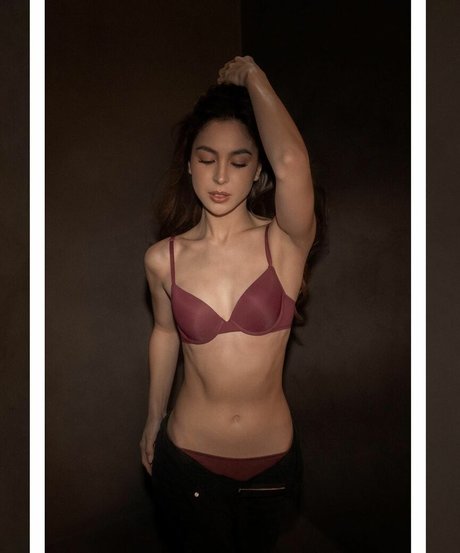 Julia Barretto 裸のポルノスター 写真