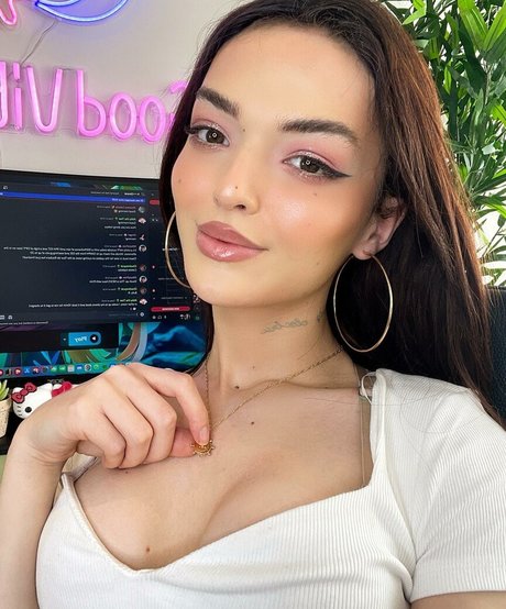 Aly Hale セックス女優 写真