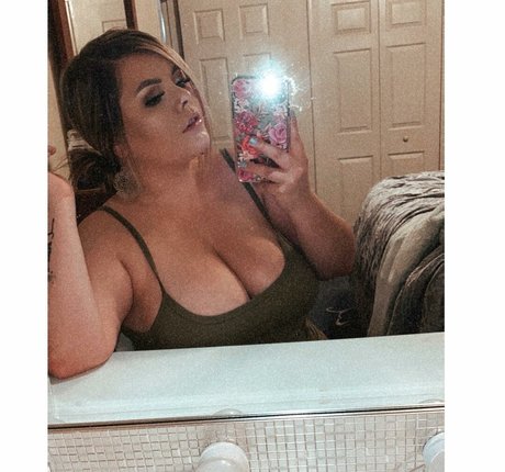 巨乳ラテン系オンリーファンズ 無料裸 画像