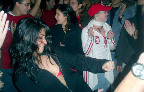 夏のオンリーファンズ セクシー裸 画像