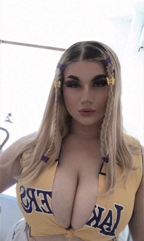 Sophie C かわいいモデル 画像