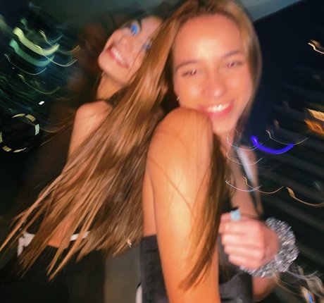 Antoenella 裸のモデル 写真