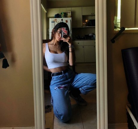 Antoenella ヌードスター 写真