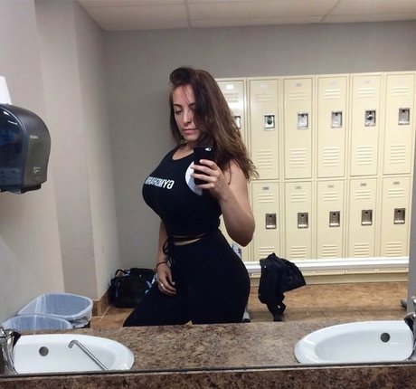 ヌード自撮りオンリーファンズ セクシーxxx 画像