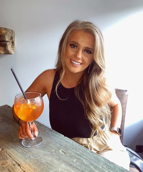 Emily Mather 女優 画像