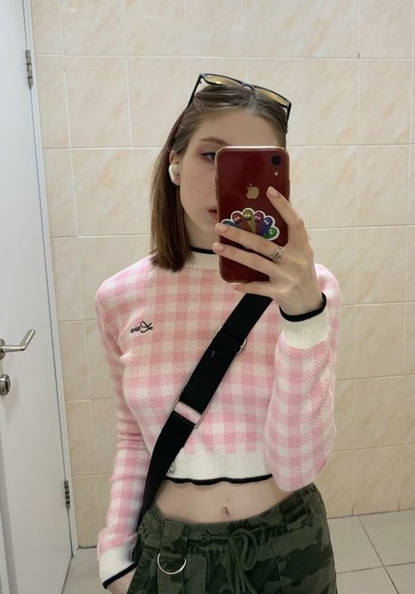 soft lil girl セクシーモデル 写真