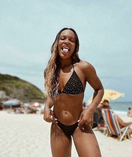 Rebeca Andrade ホットモデル 画像