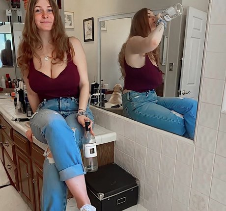 背の高い熟女オンリーファンズ ホット裸 画像