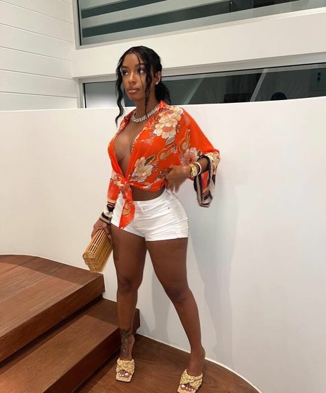 Realamarie top profile image