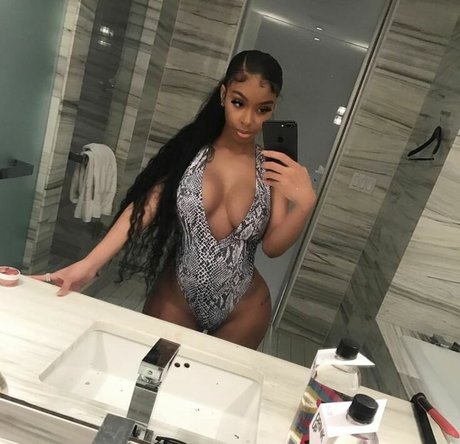 Realamarie xxx女優 写真