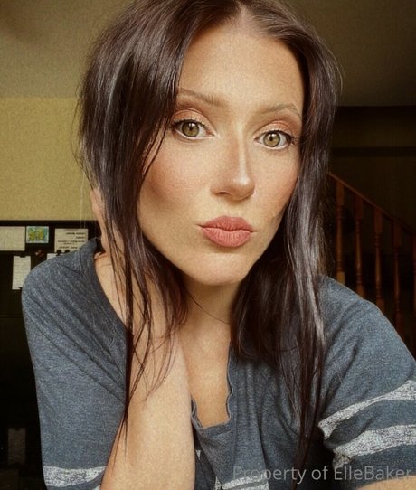 Elle Baker 最高のモデル 写真
