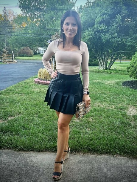 Elle Baker ホットモデル 写真