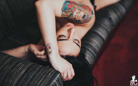 大きなお尻のアジア人オンリーファンズ HD 写真