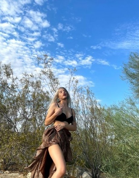 Fawnx エロティック女優 写真