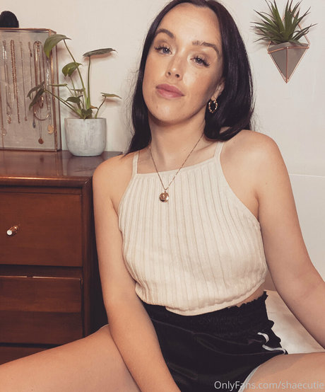 Shae Cutie 裸のモデル 画像