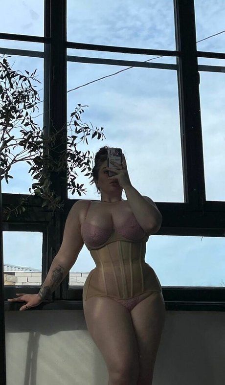 dasha rodkevych エロティックモデル アーカイブ