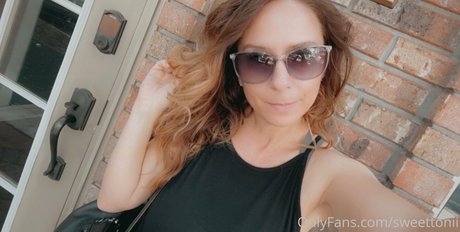 Sweettonii セクシーモデル 写真