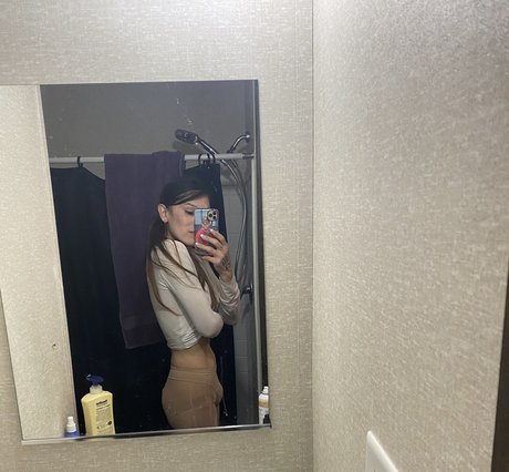Tiffany Botello かわいいスター 写真