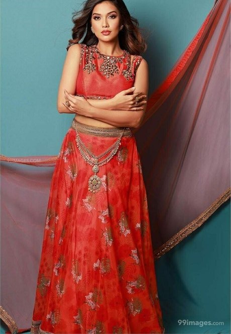 Divya Agarwal 裸モデル ギャラリー