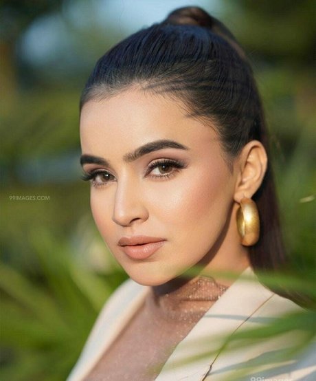 Ankitta Sharma エロティックなモデル 写真