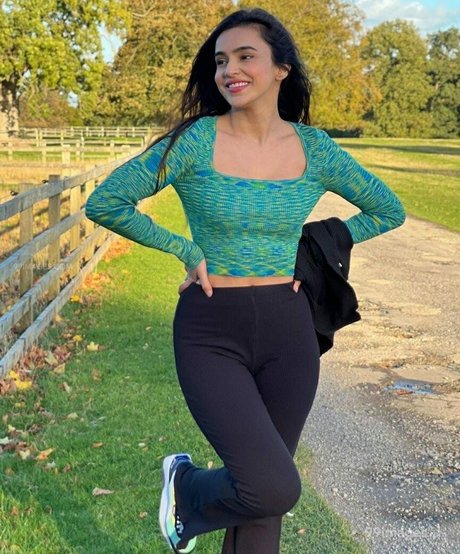 Ankitta Sharma ポルノスター ヌード 写真