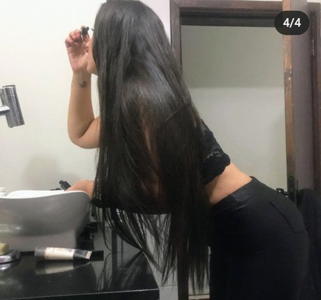 Jee Trindade ポルノスター 高品質 画像