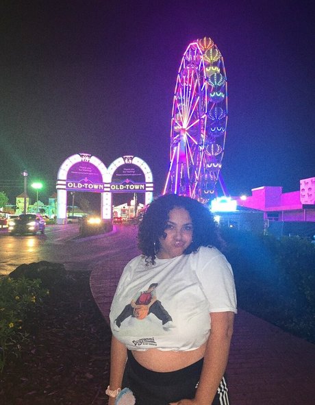 Deanelizyunes ヌードスター 画像