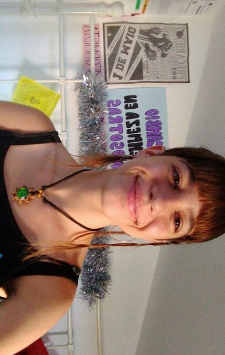 SpanishGrimes セクシーモデル 写真