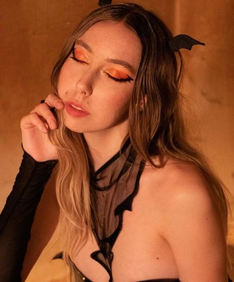 EllaMooncak 限定モデル 写真