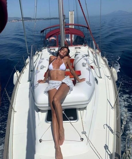 トゥワークオンリーファン ヌード 写真