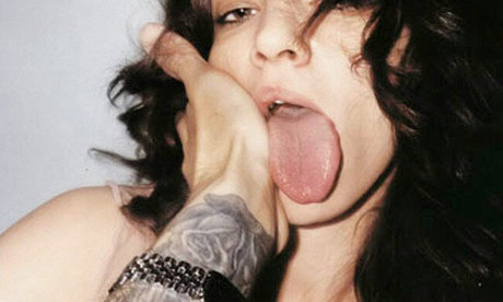 毛深い茂みオンリーファンズ ホット裸 画像