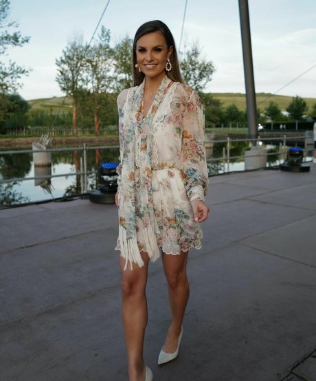 Laura Wontorra セックスポルノスター 写真