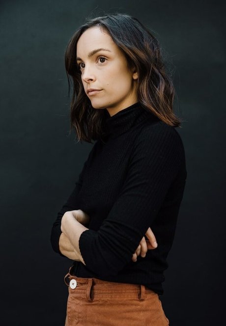 Jodi Balfour 裸のポルノスター ギャラリー