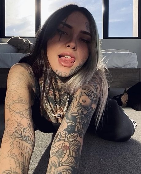 Yasvo ポルノスター ヌード 画像