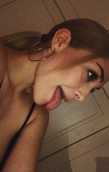 Georgia Seremeta セクシーなスター 写真