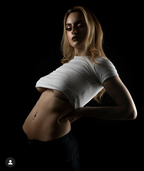 Linda Fioretti 裸のモデル 写真