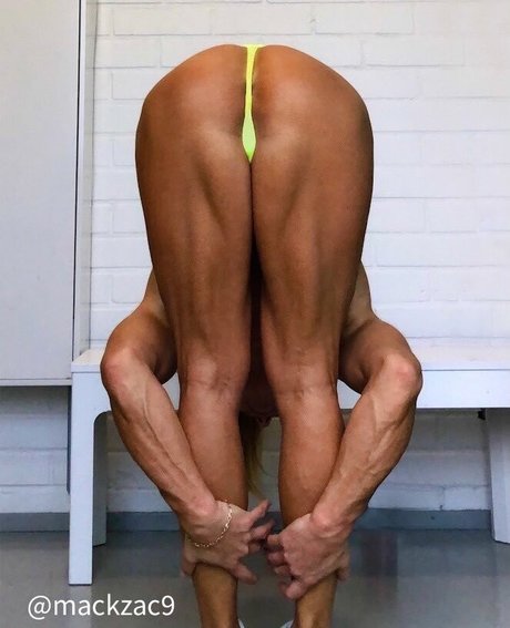 ママファックオンリーファンズ セクシーヌード ギャラリー