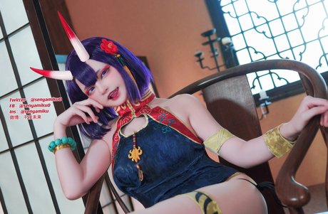 小人ヌードオンリーファンズ ポルノ 写真