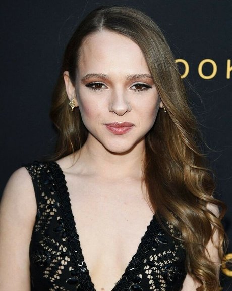 Shira Haas ポルノスター ホット 写真