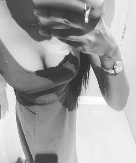 Neha Flex かわいいポルノスター 写真