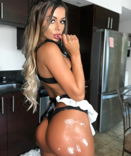 Juliannee セクシーなポルノスター 写真