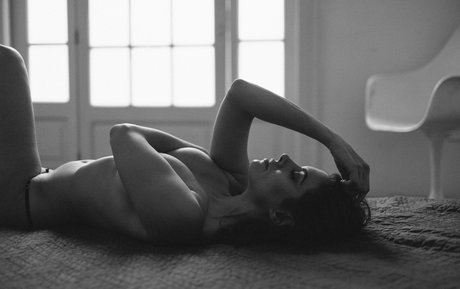 金髪巨乳オンリーファンズ ホットセクシー 写真