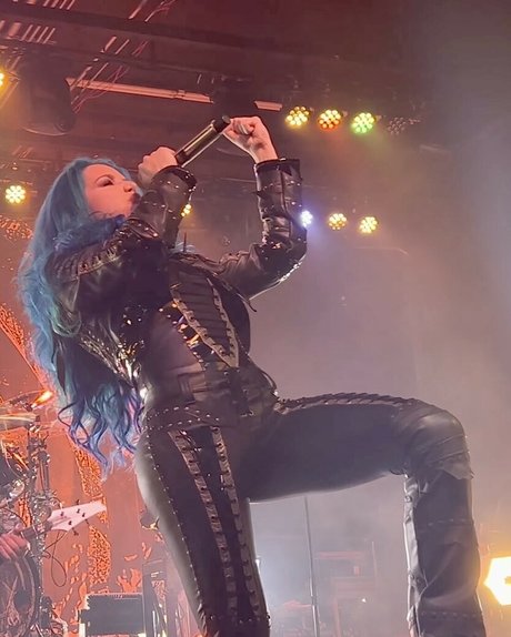 ディープスロート POV オンリーファンズ 可愛い 画像