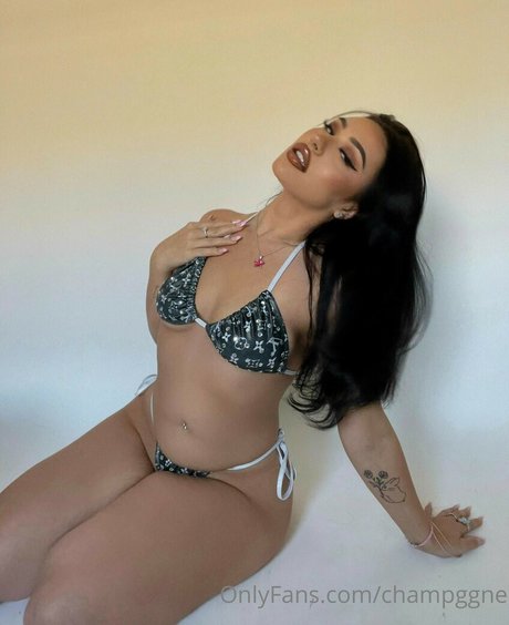 Champggne エロティックなモデル 画像
