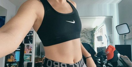 Sloane Skipper Wolf 無料のスター 写真