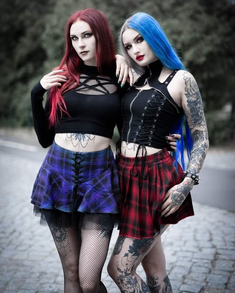 曲線美のラテン系オンリーファンズ 美しいヌード 写真