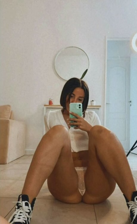 太めのブロンドオンリーファンズ セクシー 写真